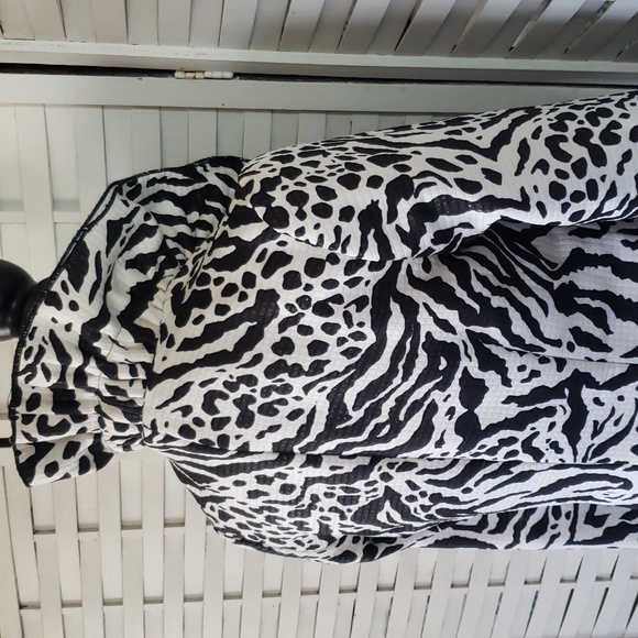 Samuel Dong white and black full zip ruffle collar long coat/jacket size XS - Picture 6 of 8